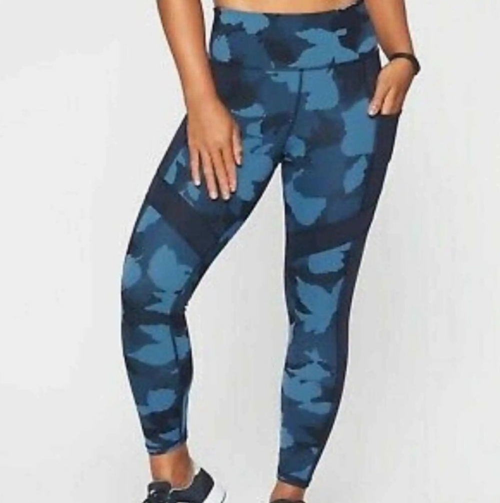 Athleta All In Camo 7/8 high rise tights size small